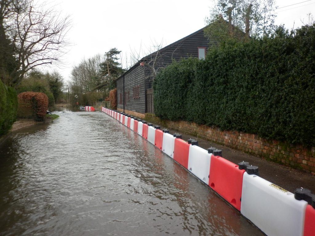 Barham flood defence deployment 2 lr