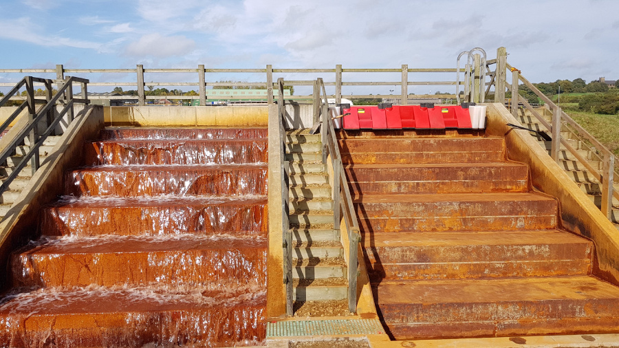 mobile flood barrier